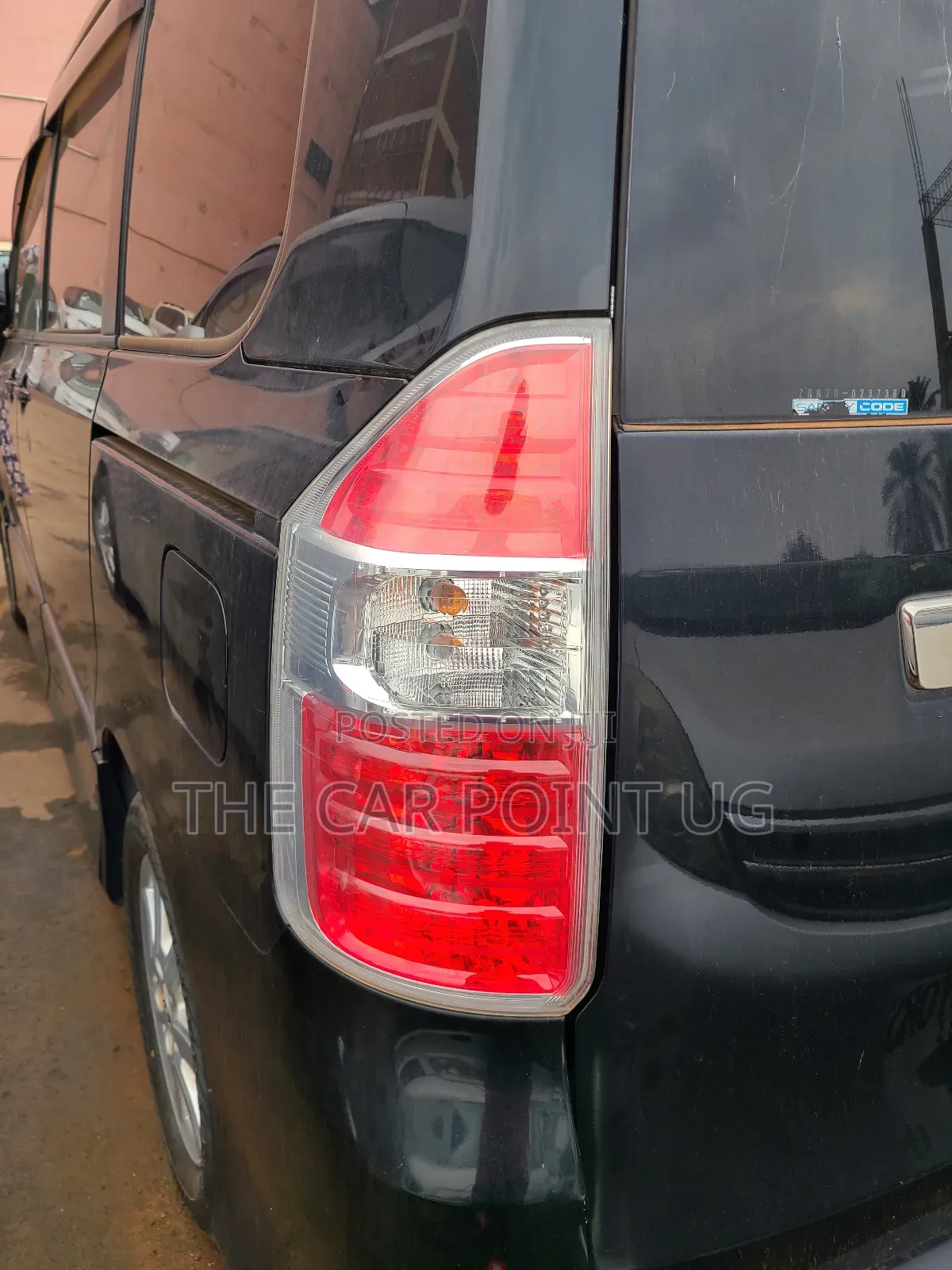 Toyota Noah 2.0 143hp FWD (7 Seater) 2009 Black