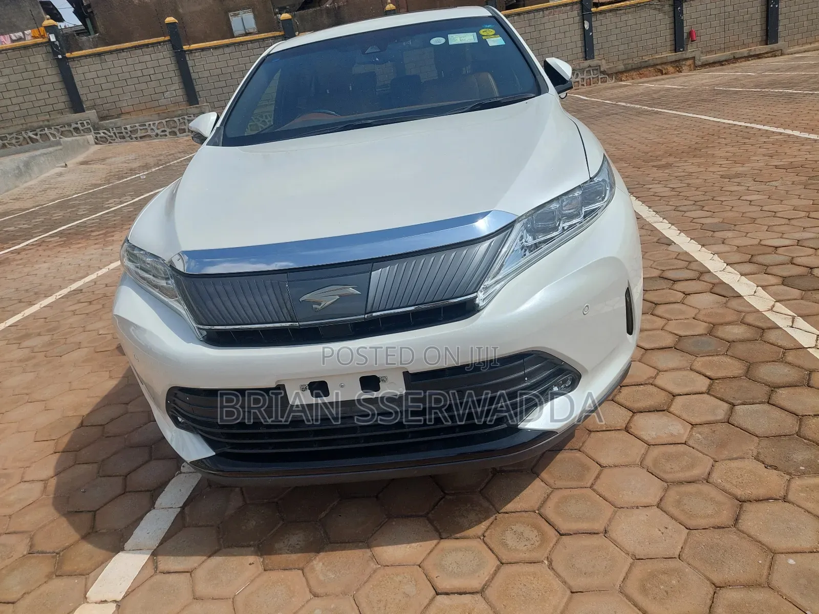 Toyota Harrier 2.0 2017 White