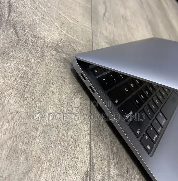 New Laptop Apple MacBook Pro 2021 M1 32GB Apple M1 Pro SSD 512GB