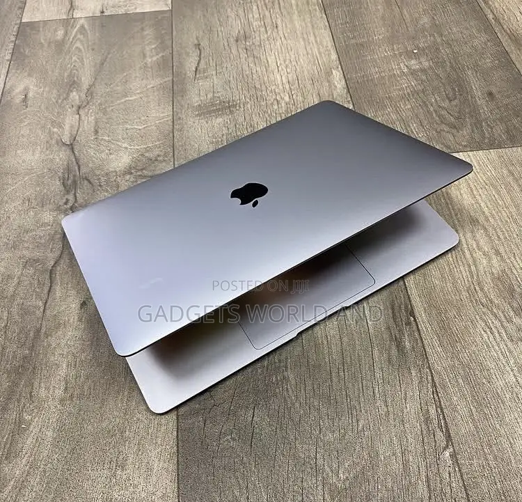 New Laptop Apple MacBook Pro 2021 M1 32GB Apple M1 Pro SSD 512GB