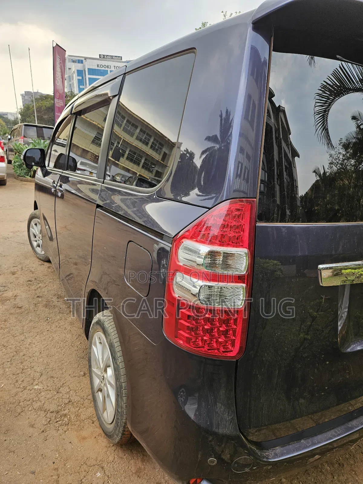 Toyota Noah 2.0 143hp FWD (7 Seater) 2011 Purple