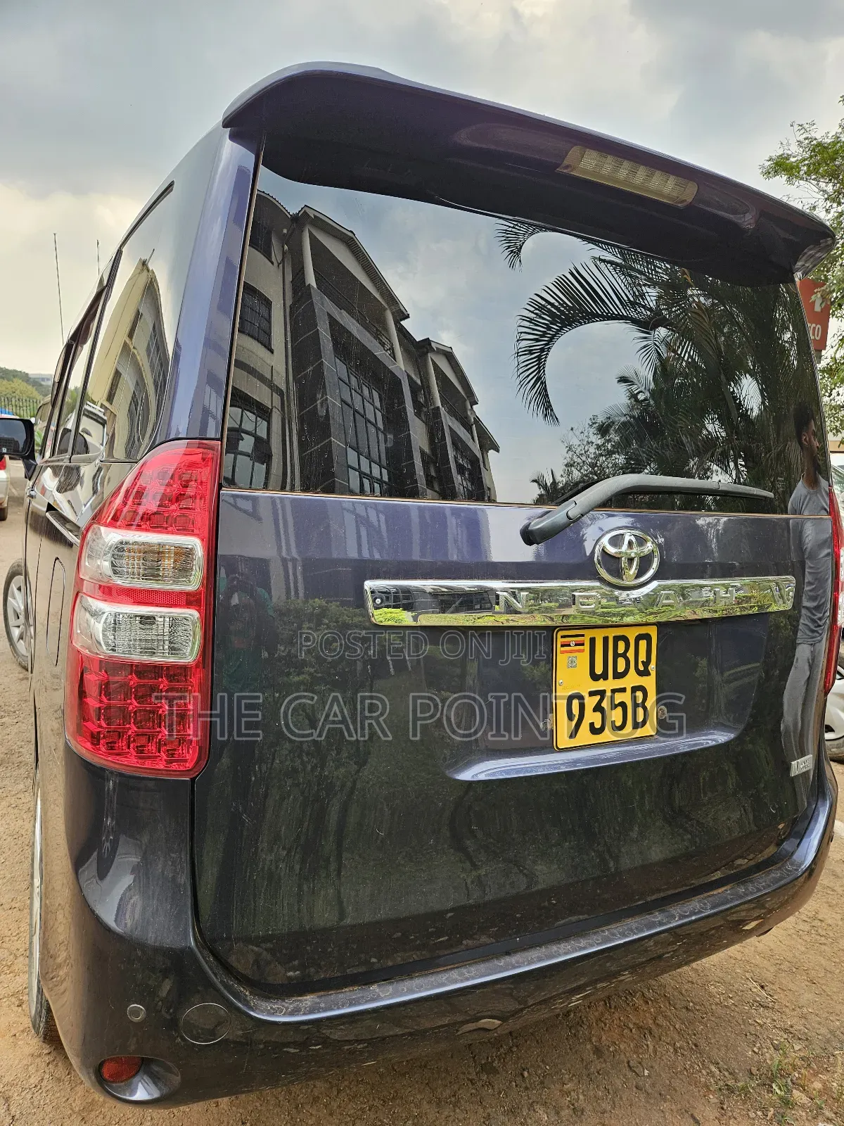 Toyota Noah 2.0 143hp FWD (7 Seater) 2011 Purple