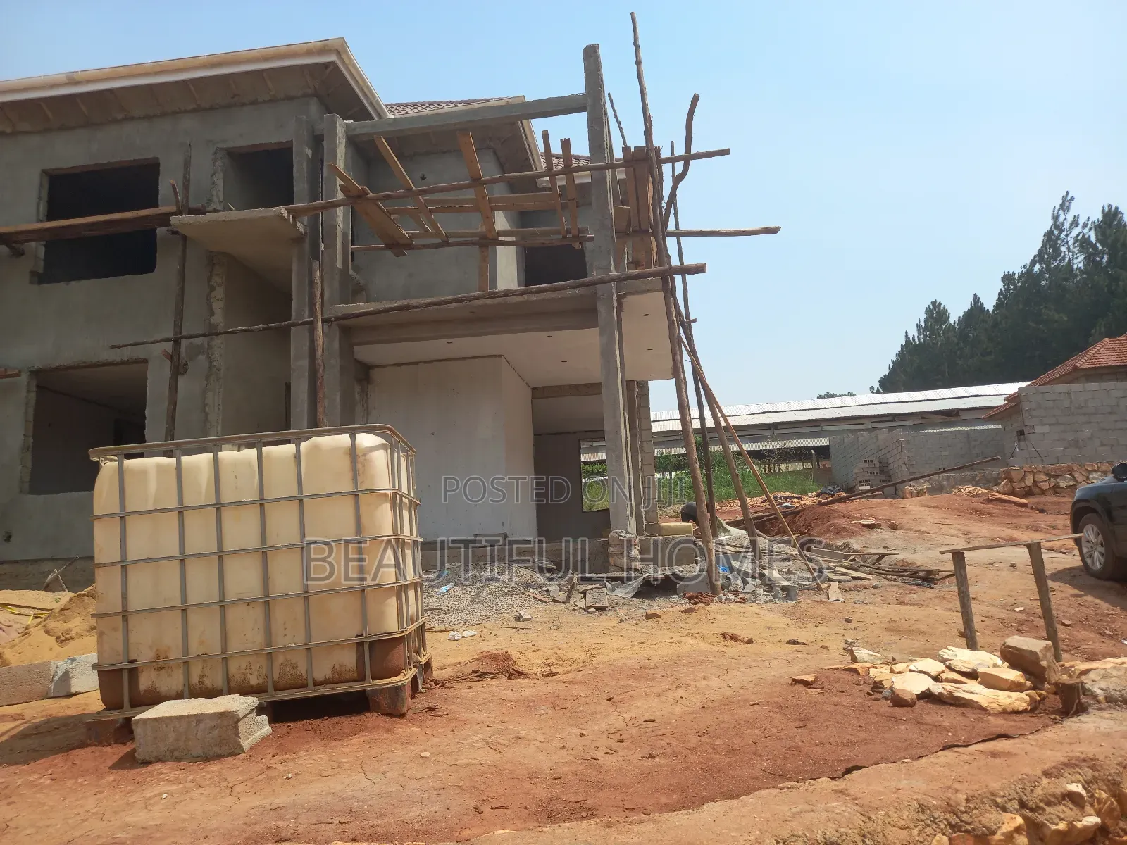 Furnished 4bdrm Duplex in Kira for sale