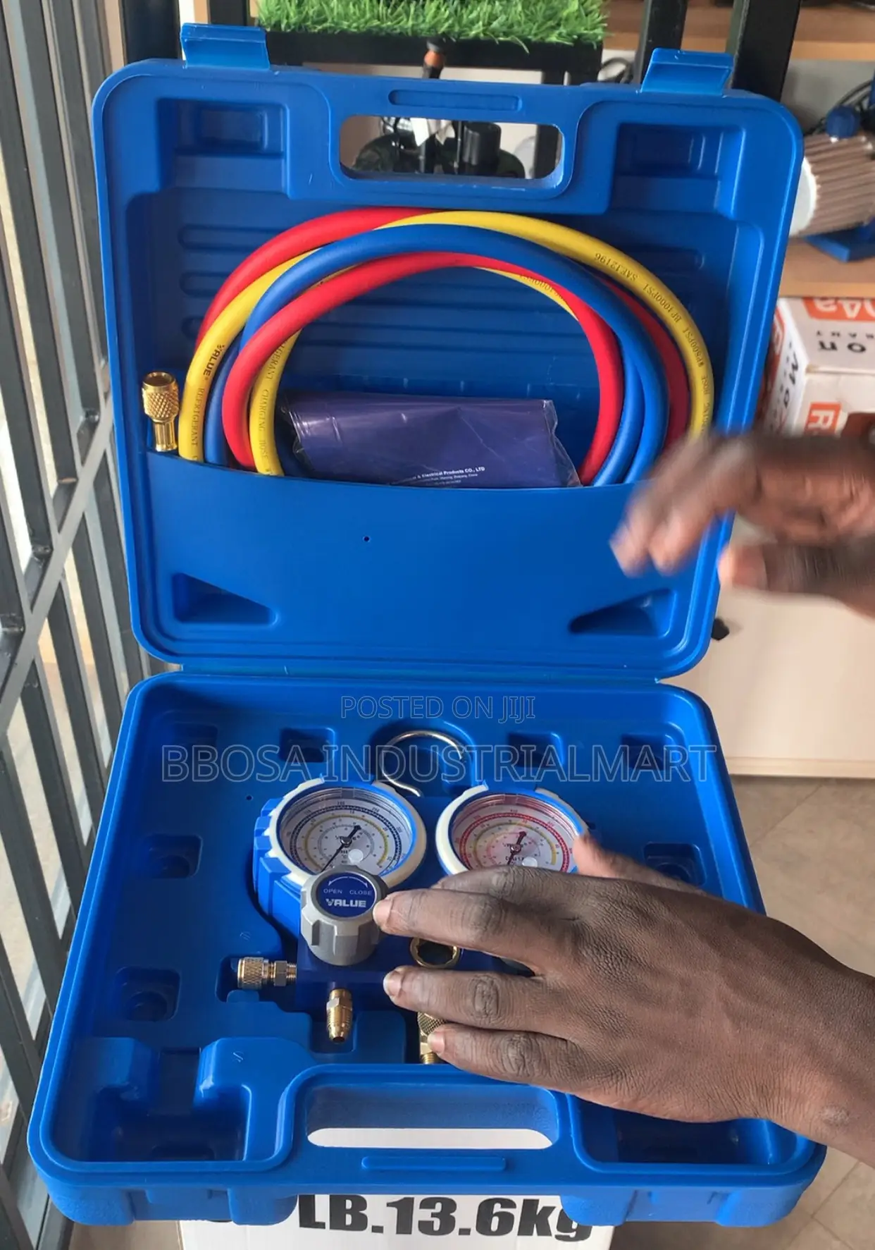 Manifold Gauge