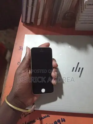 Apple iPhone SE 32 GB Gold