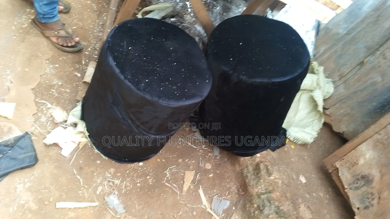 Quality Black Round Puff