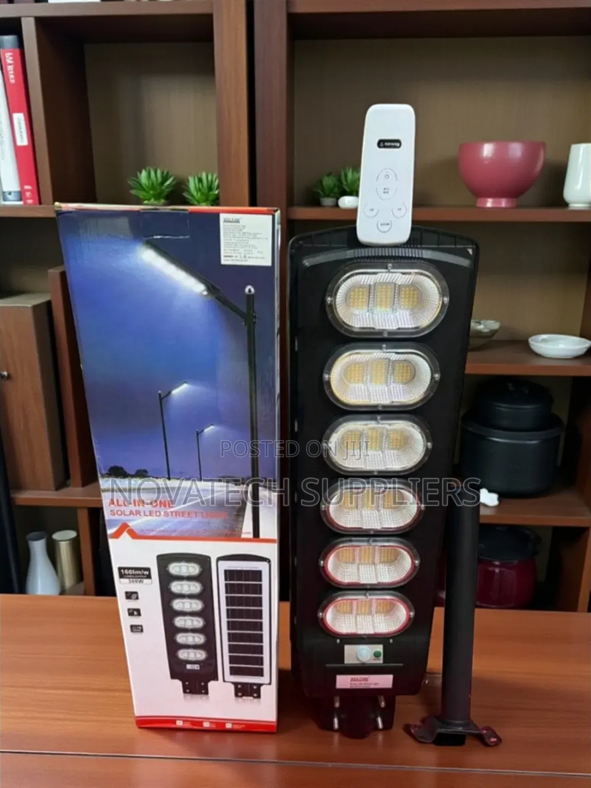 All Top 300w Dusk-to-Dawn Solar Street Light