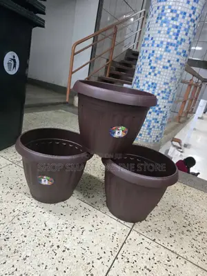 Selective Plastic Flower Pots Selective Plastic Flower Pots
