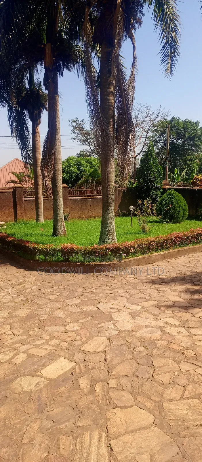 1 Acre of Land in Namugongo (W/T Old Fashioned House 6units Rentals