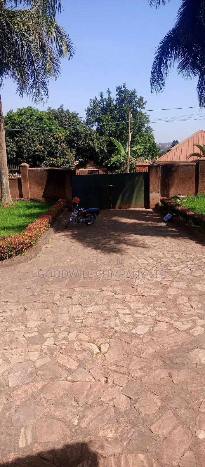 1 Acre of Land in Namugongo (W/T Old Fashioned House 6units Rentals