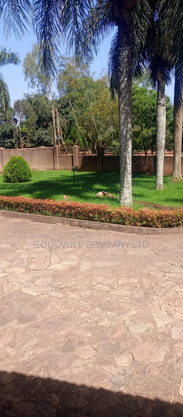 1 Acre of Land in Namugongo (W/T Old Fashioned House 6units Rentals