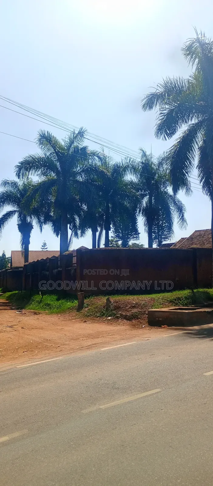 1 Acre of Land in Namugongo (W/T Old Fashioned House 6units Rentals