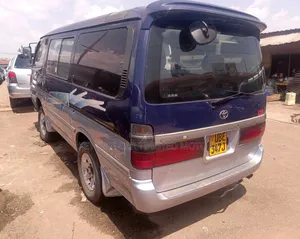Toyota HiAce 2000 Blue