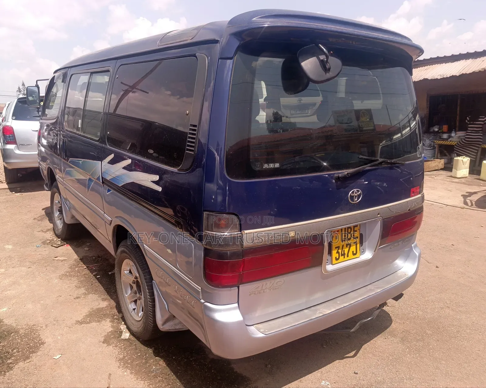 Toyota HiAce 2000 Blue
