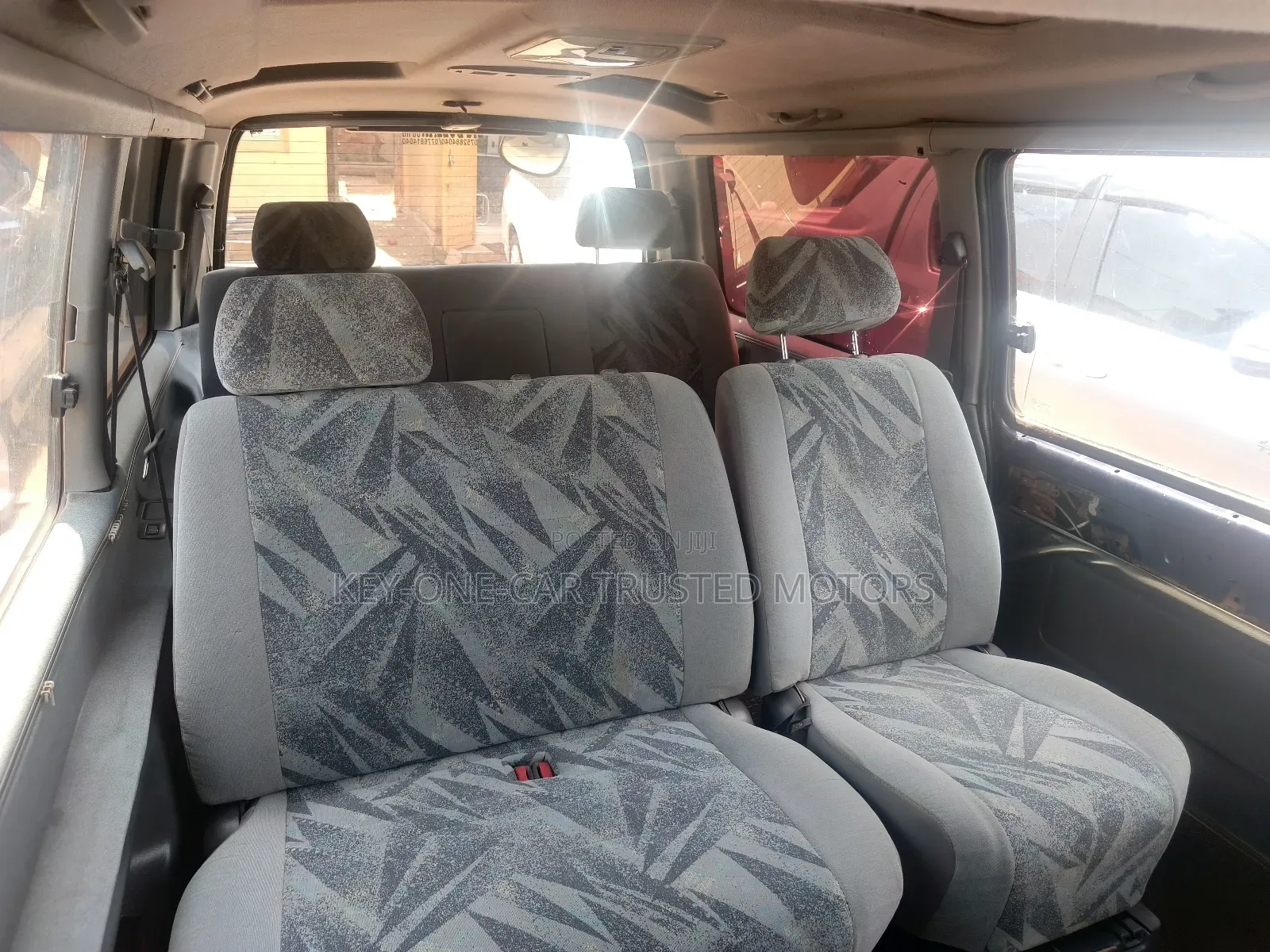 Toyota HiAce 2000 Blue