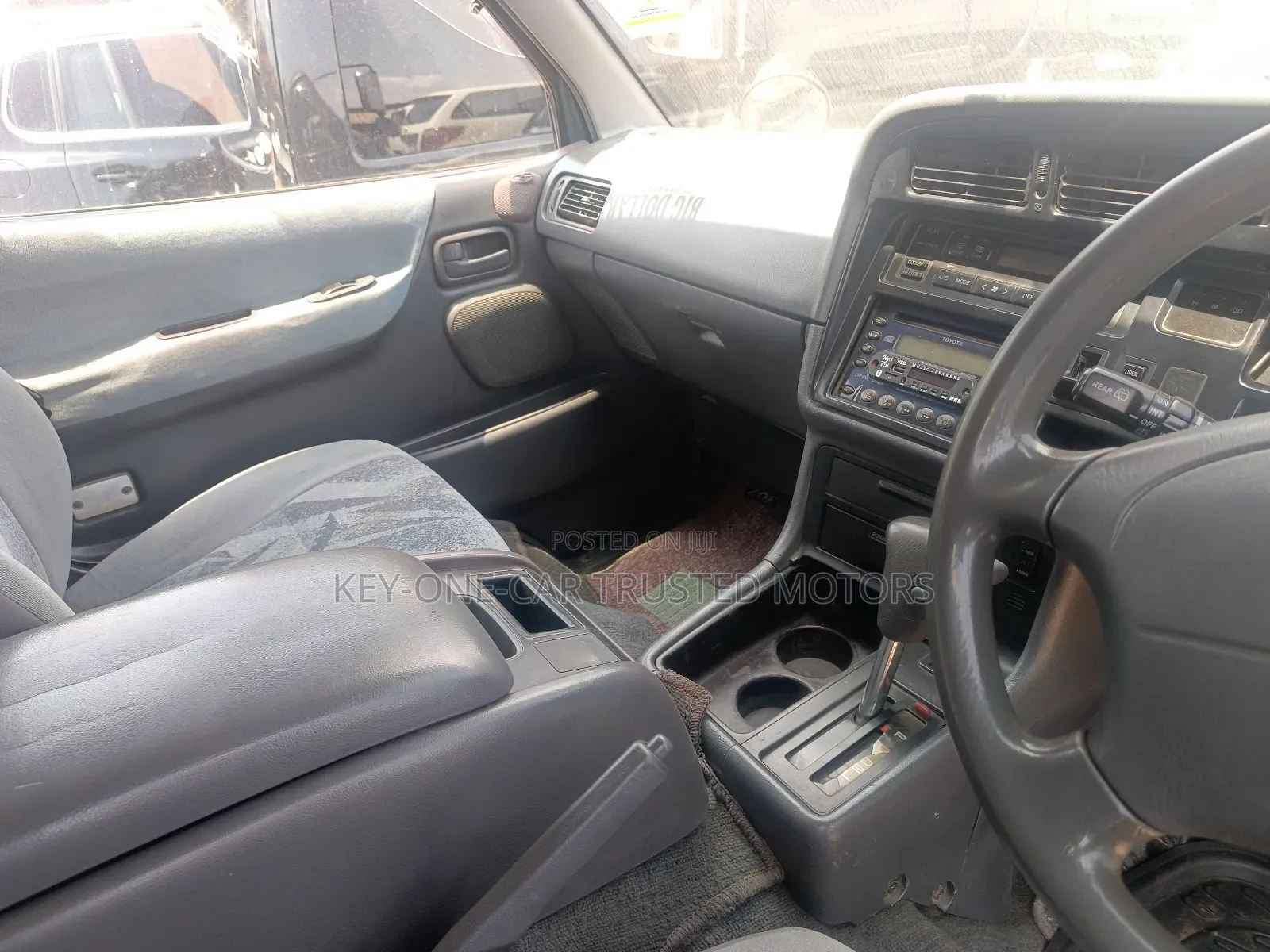 Toyota HiAce 2000 Blue