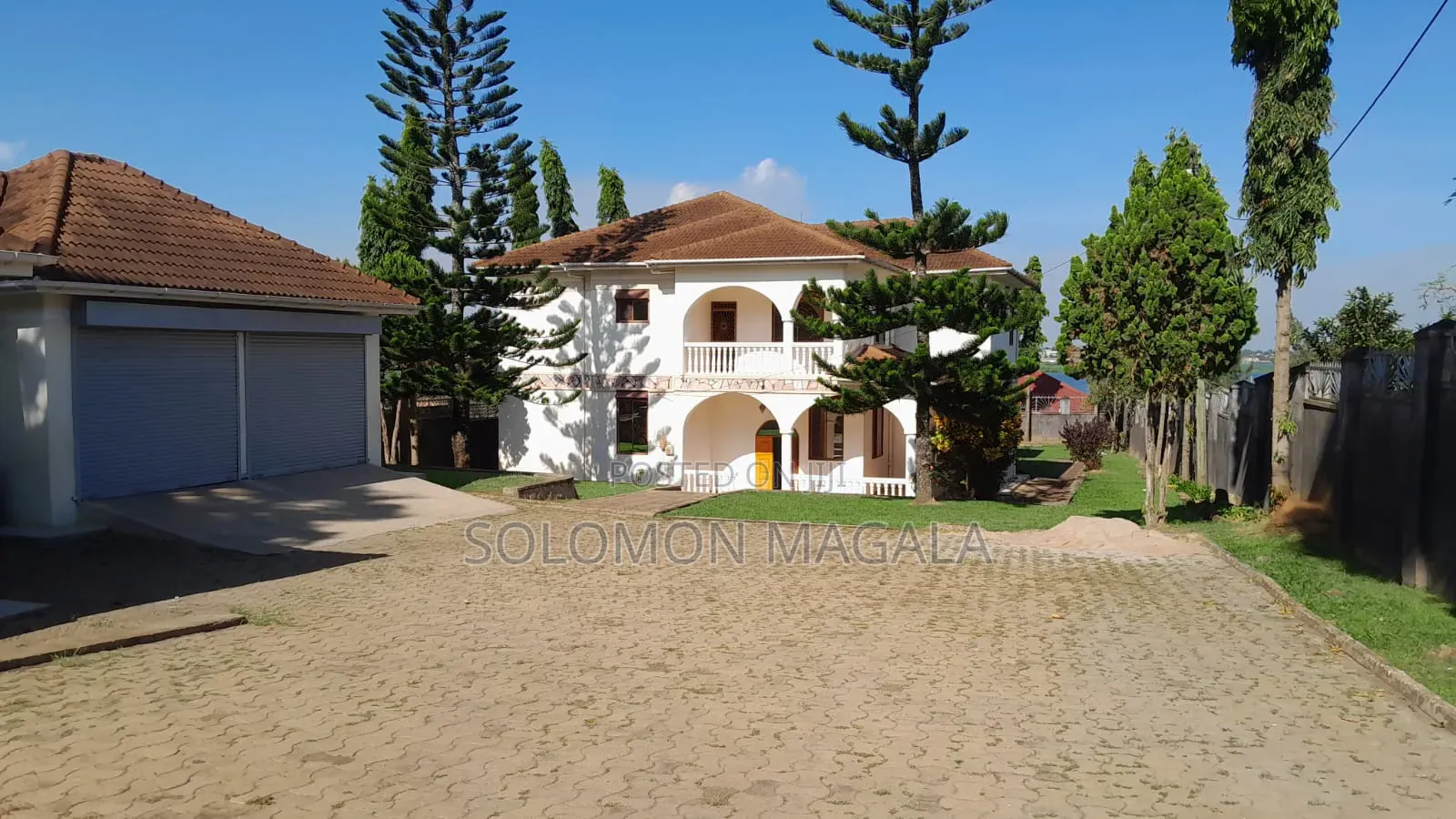 8bdrm Block of Flats in Bukasa, Central Division for sale