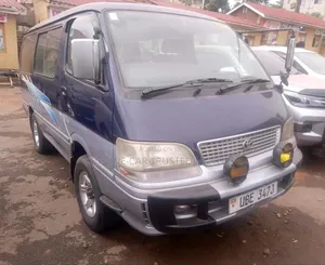 Toyota HiAce 2000 Blue