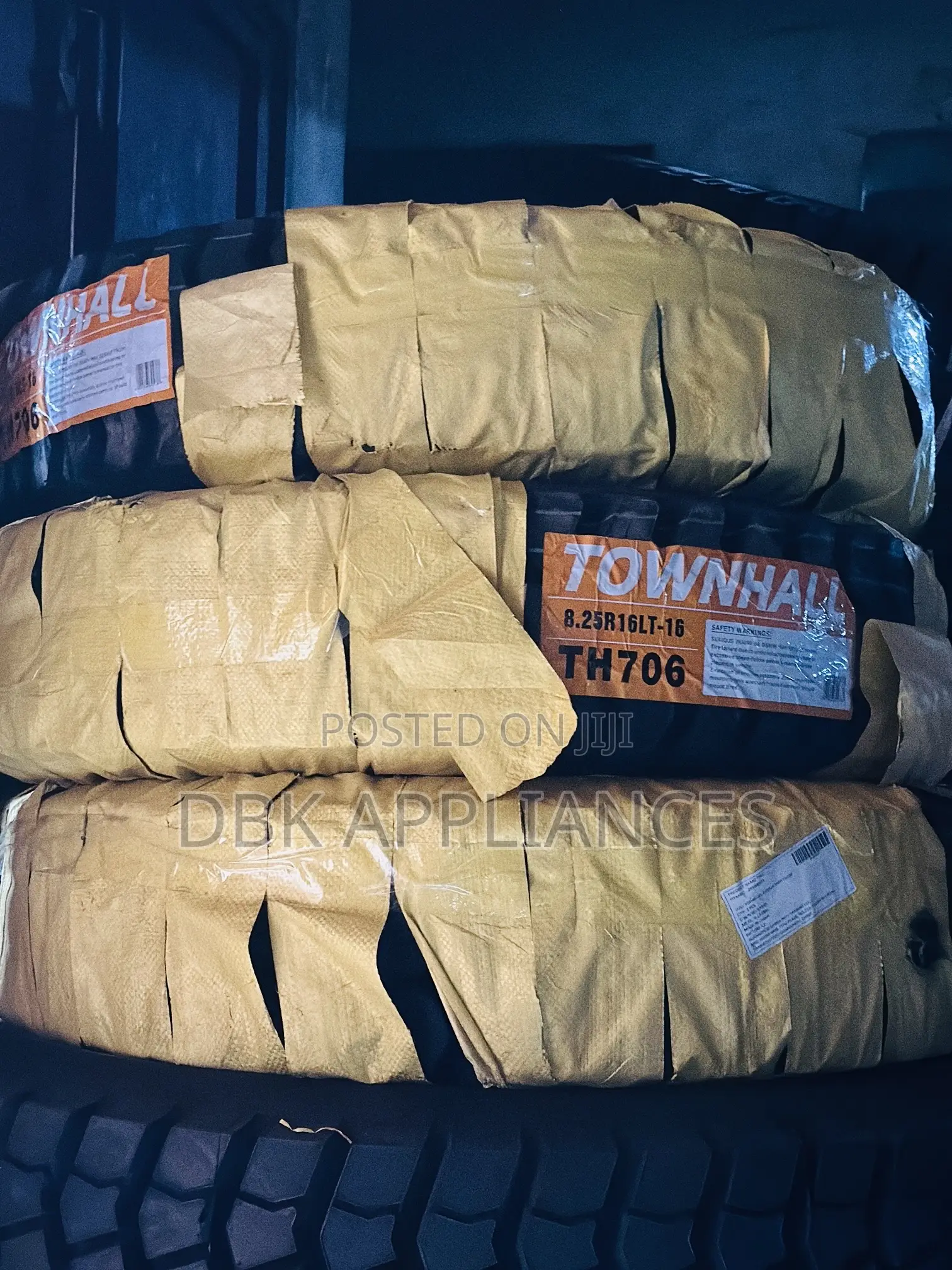 Town Hall 8.25r16lt-16based on Standard Truck/Light-Truck Tyre Specs
