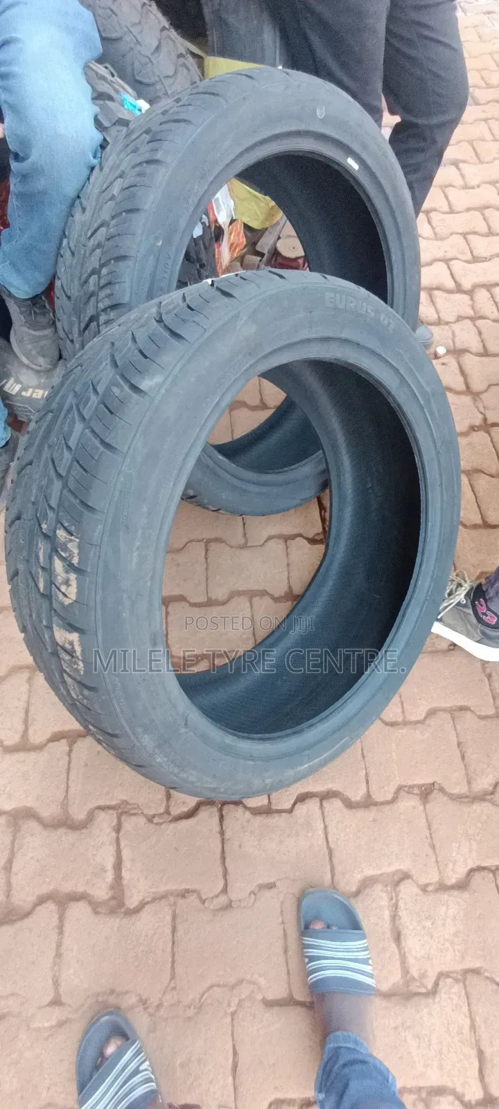285/40r20 Roadway