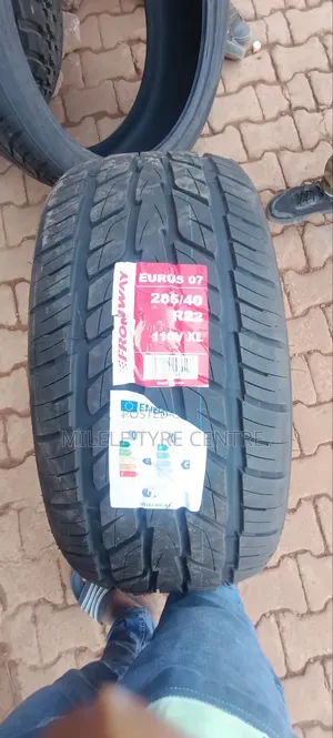 285/40r20 Roadway