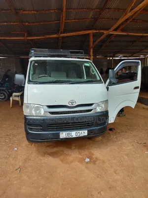 Toyota HiAce 2010 White