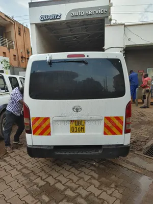 Toyota HiAce 2010 White