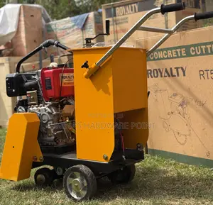 Concrete Cutter With Diesel Engine and Blade
