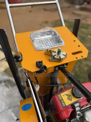 Concrete Cutter With Diesel Engine and Blade