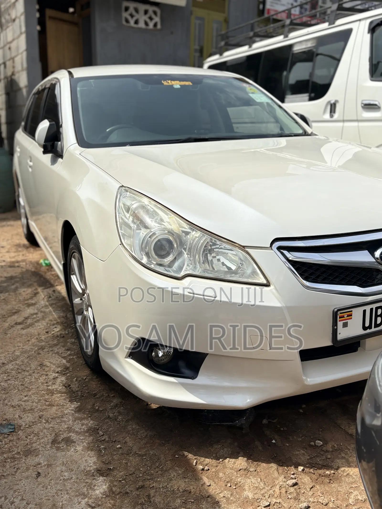 Subaru Legacy 2.5i Premium 2010 White