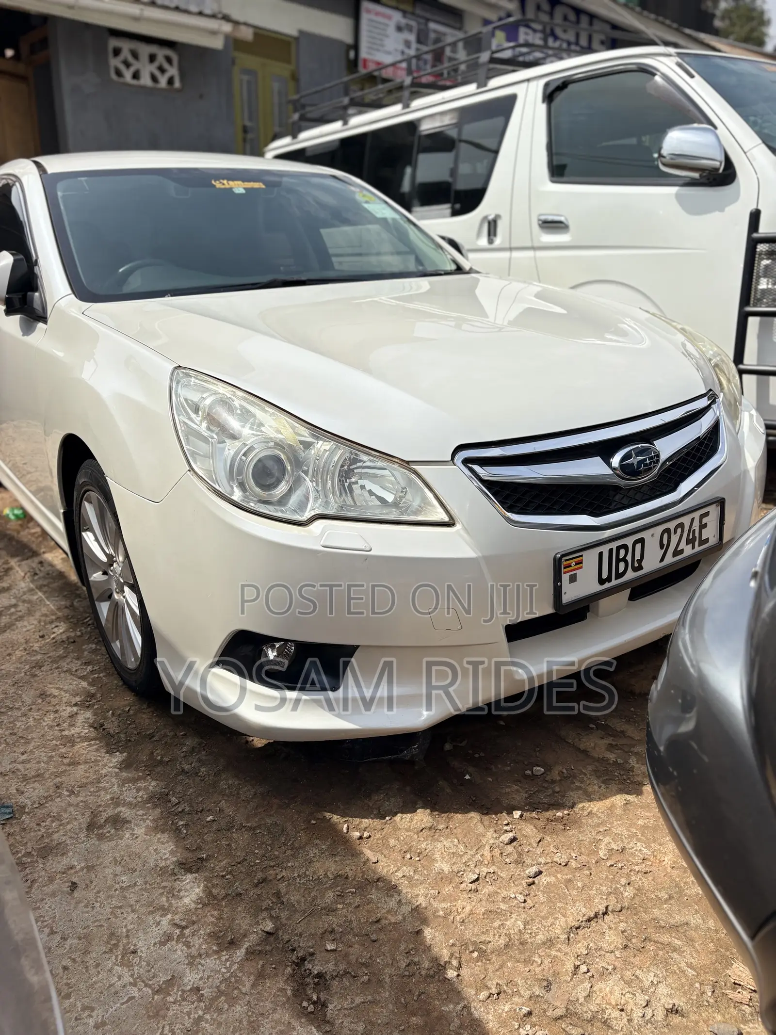 Subaru Legacy 2.5i Premium 2010 White