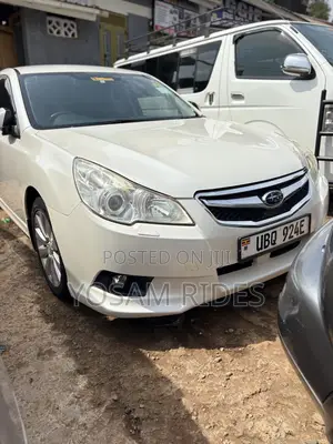 Subaru Legacy 2.5i Premium 2010 White