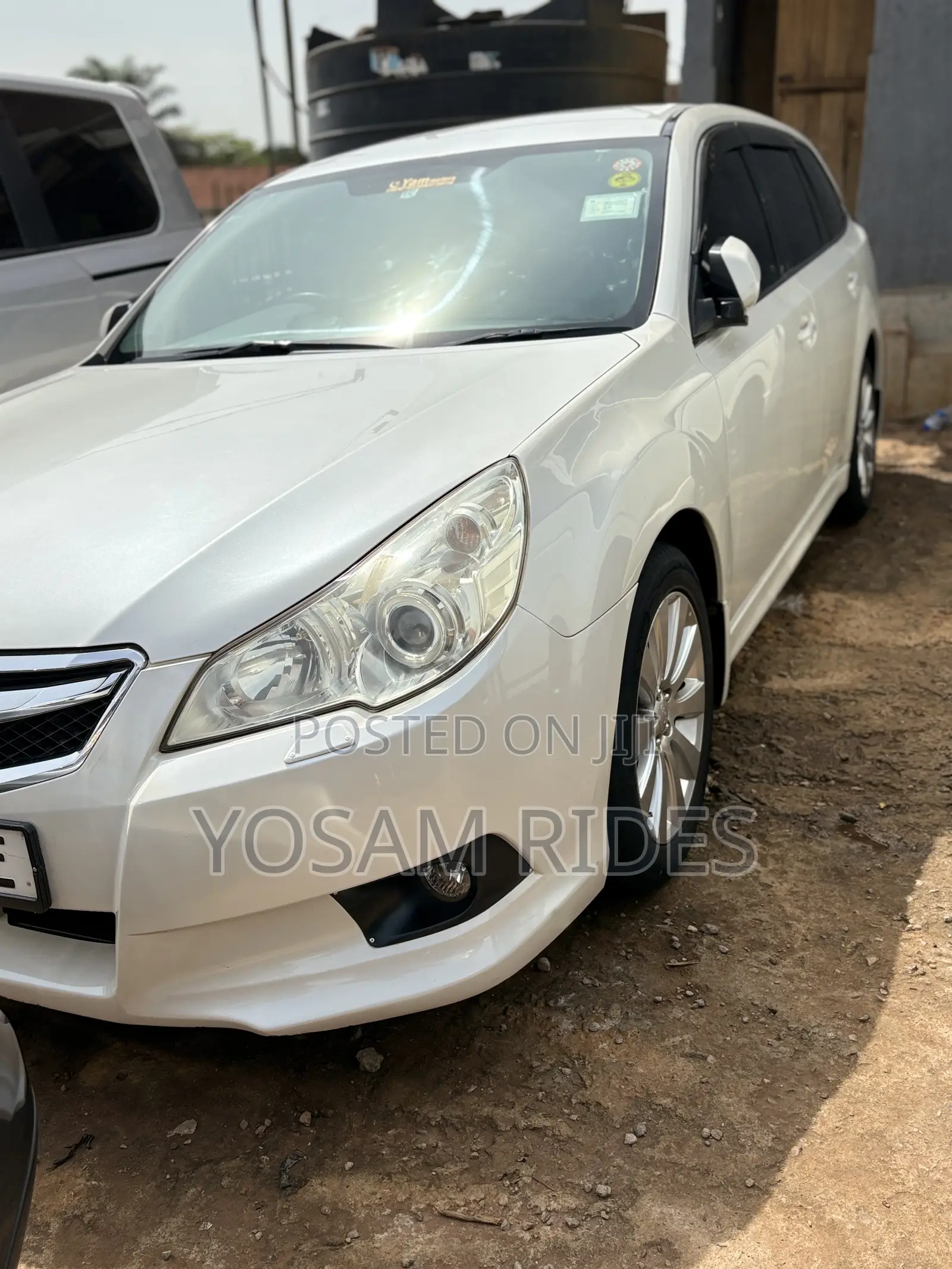 Subaru Legacy 2.5i Premium 2010 White