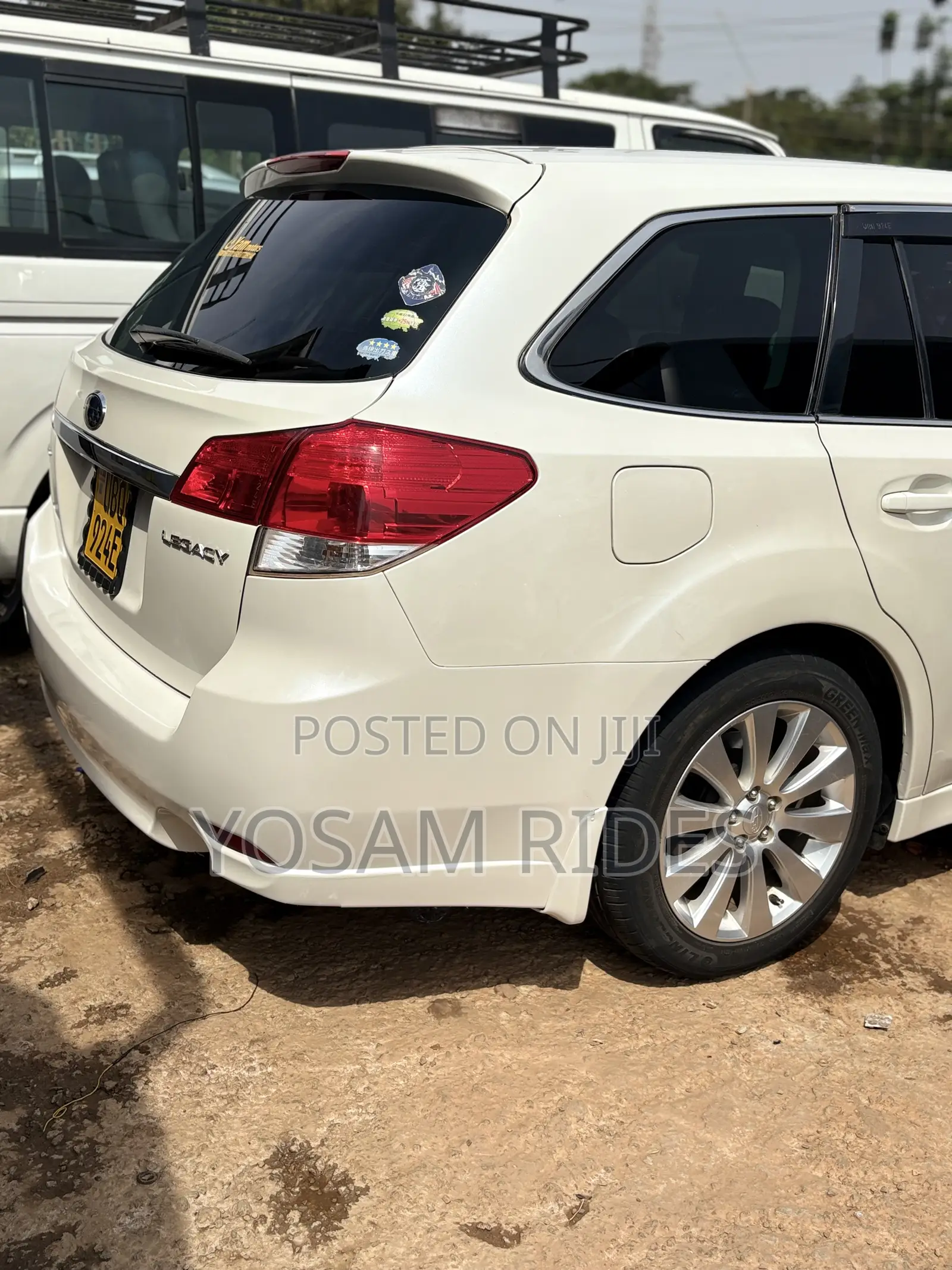 Subaru Legacy 2.5i Premium 2010 White