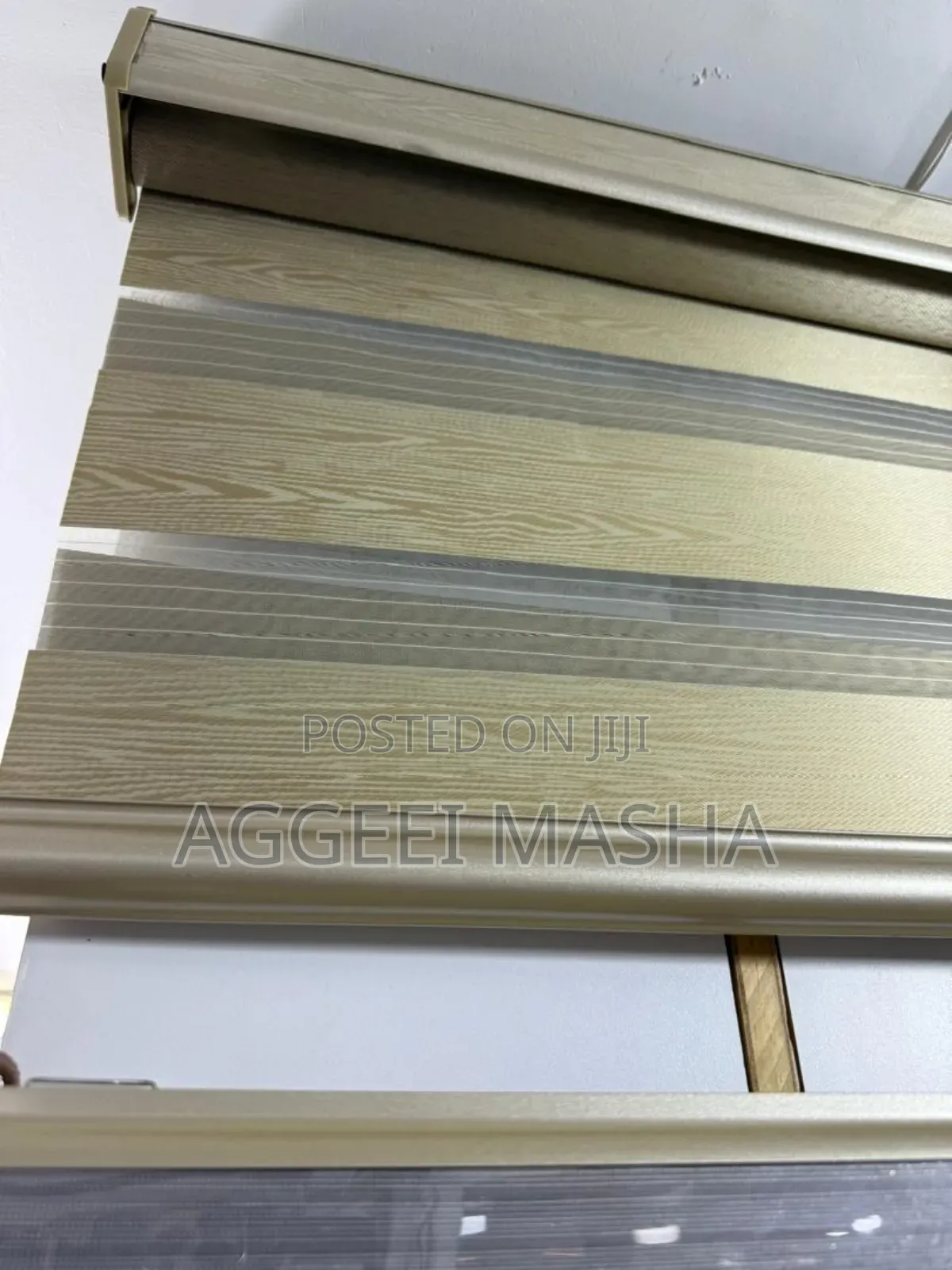 Rollerblinds in Cream
