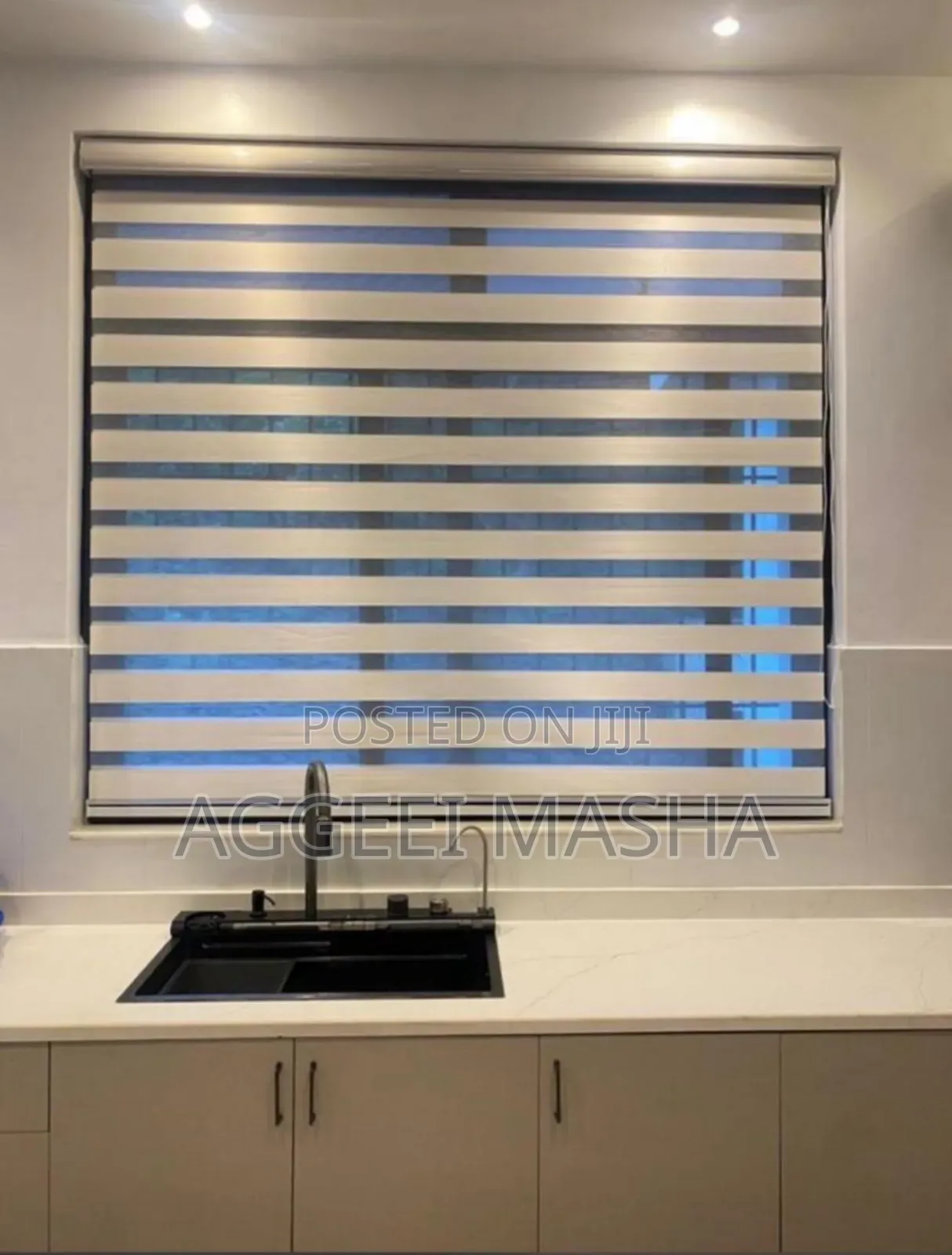 Rollerblinds in Cream