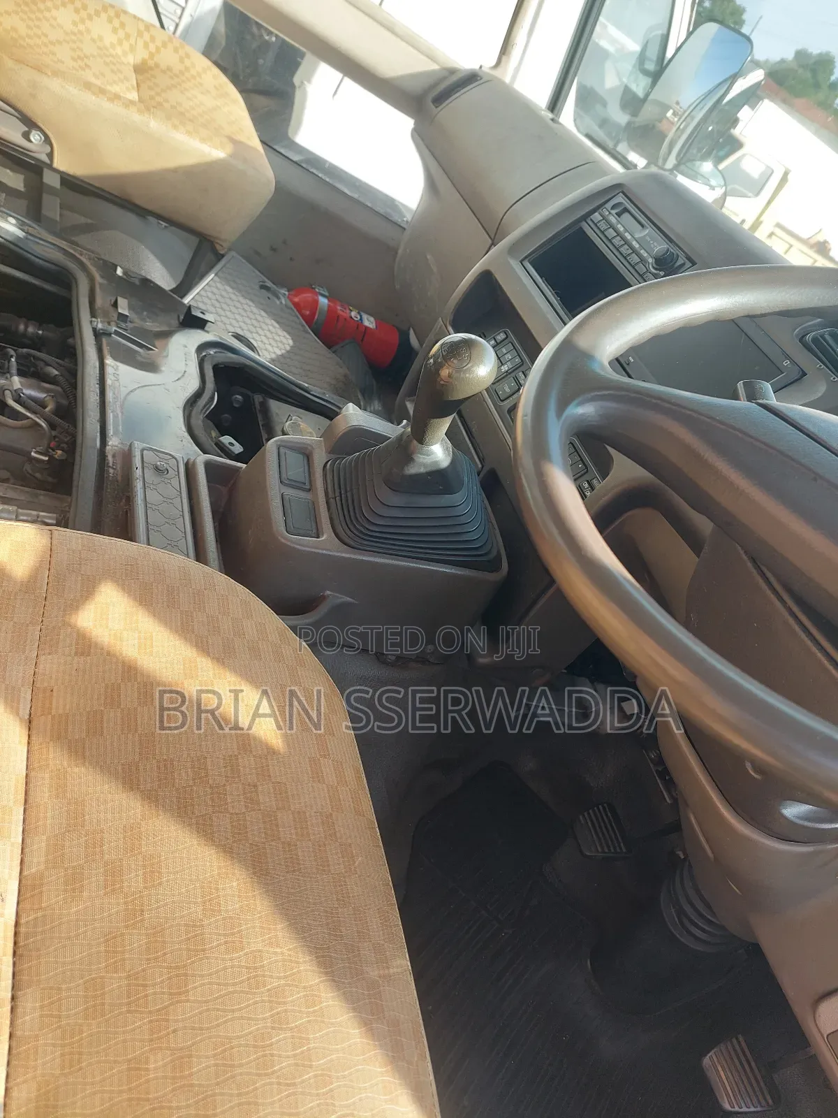 Mitsubishi Fuso Rosa 2012 White