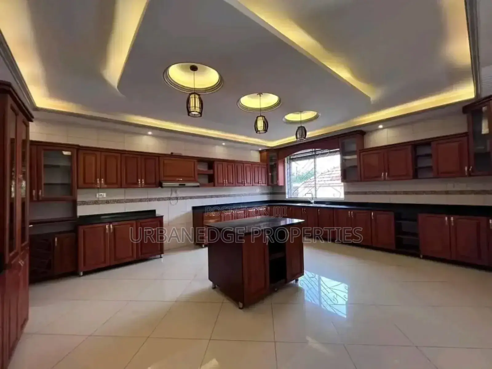 6bdrm Mansion in Bunga, Central Division for rent