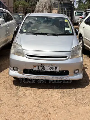 Toyota Raum 1.5 FWD 2010 Silver