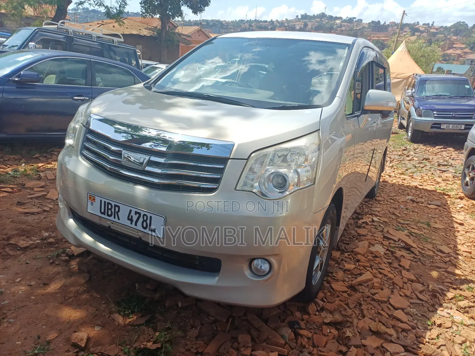 Toyota Noah 2011 Gray