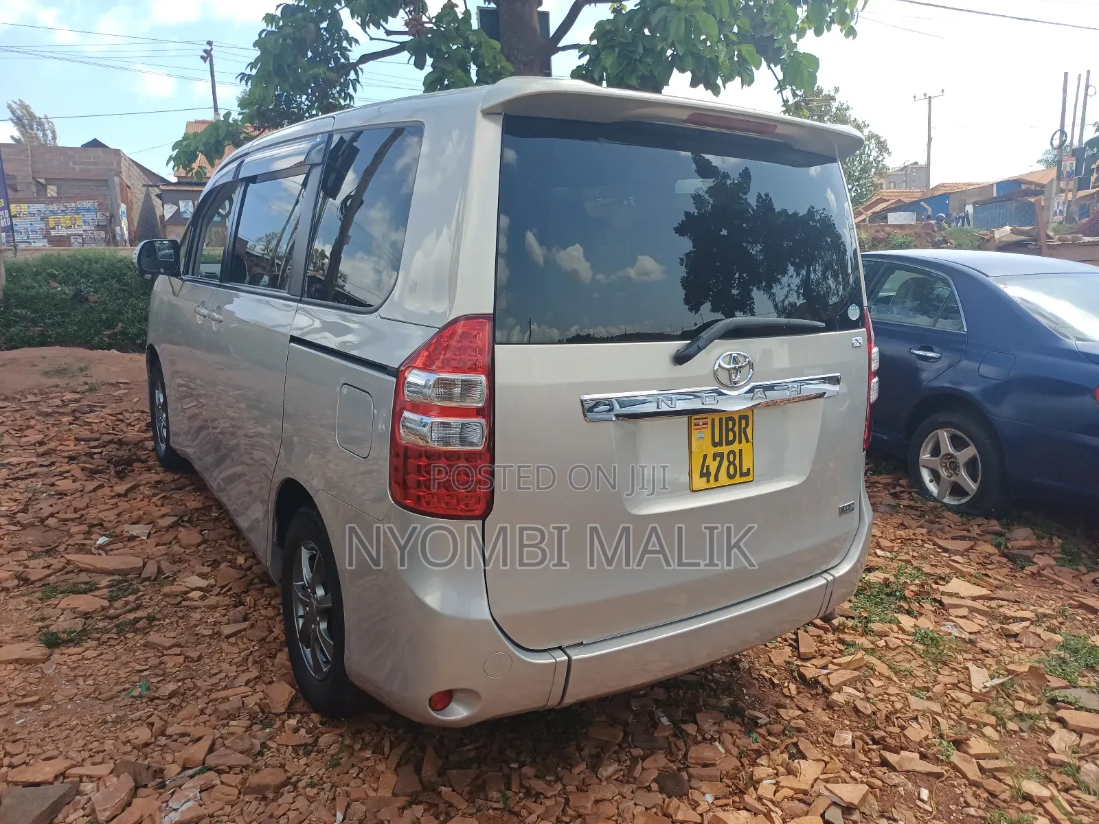 Toyota Noah 2011 Gray