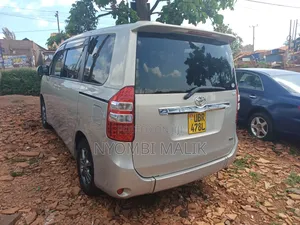 Toyota Noah 2011 Gray