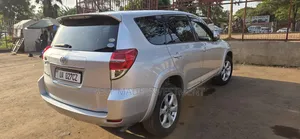 Toyota Vanguard 2011 Silver
