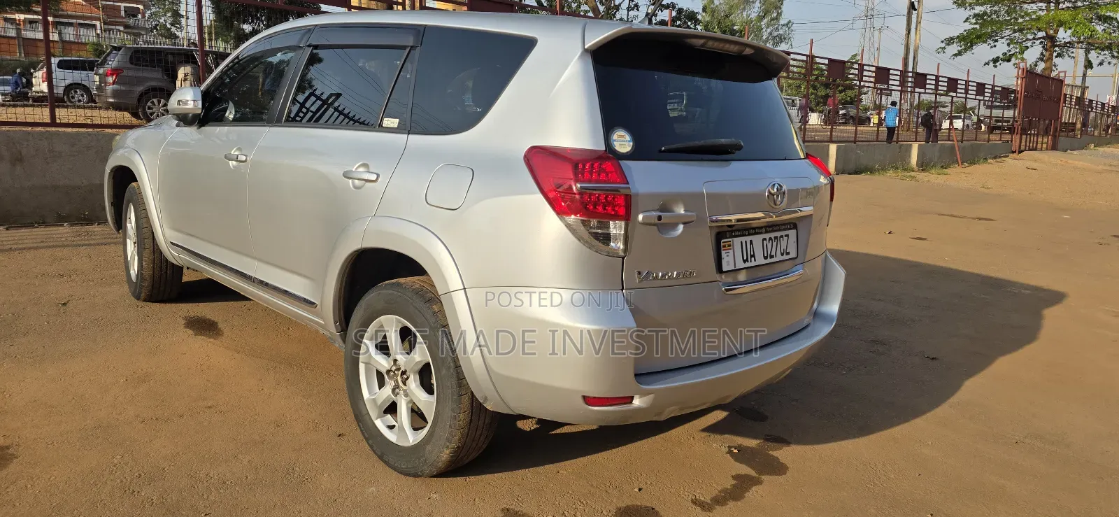 Toyota Vanguard 2011 Silver