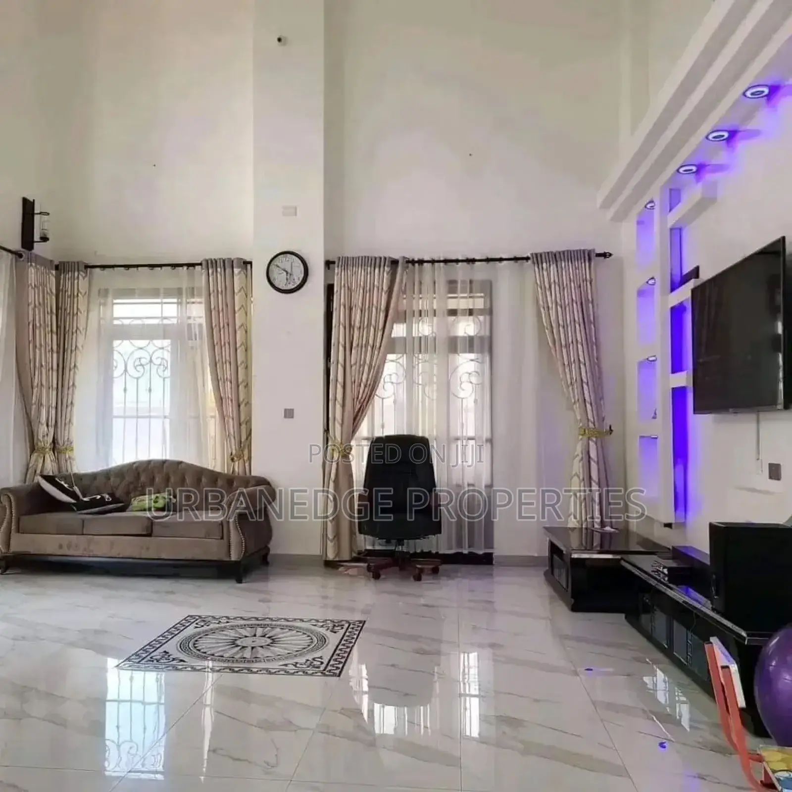 6bdrm Mansion in Bwebajja Akright, Central Division for rent