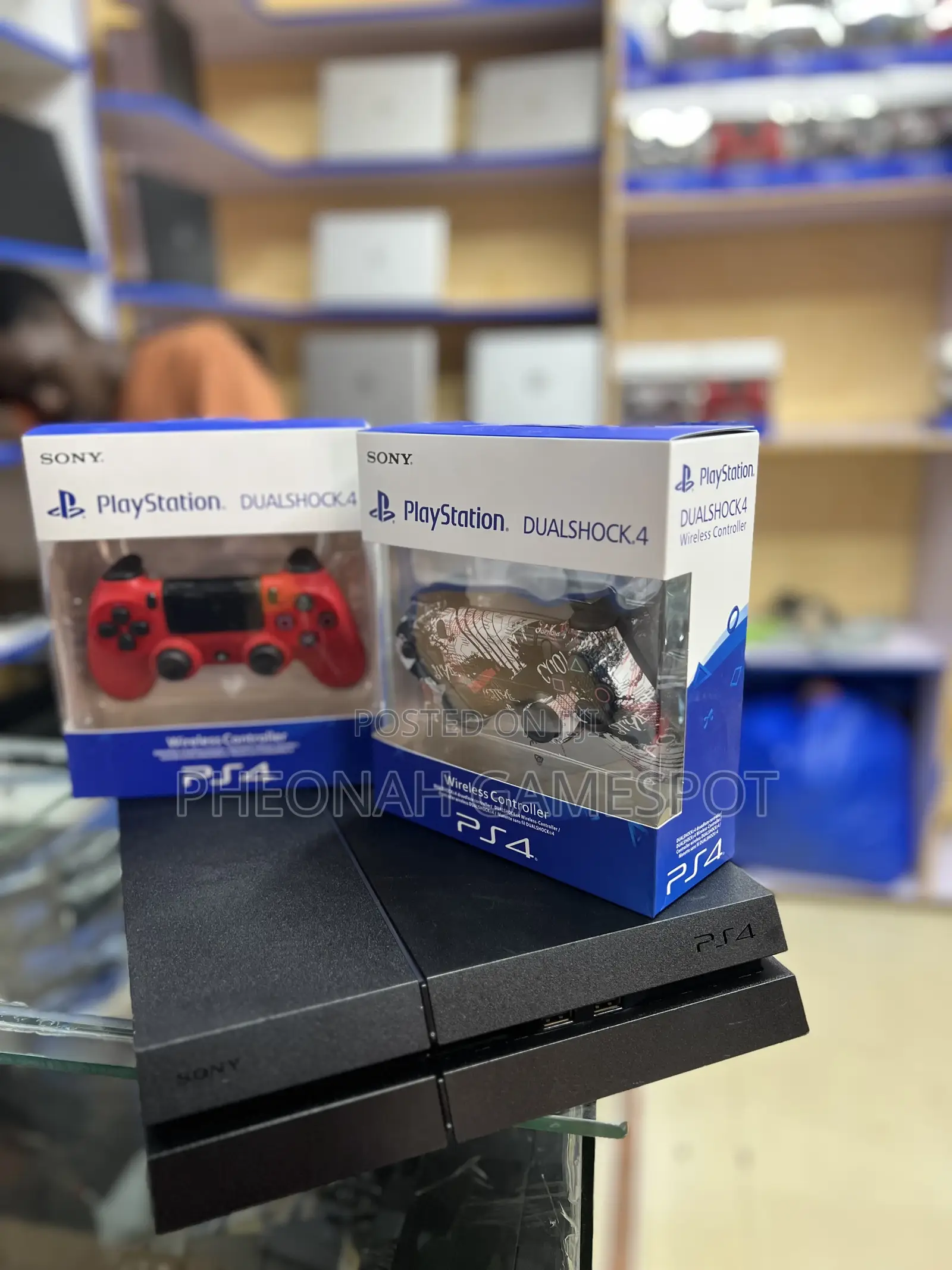 Playstation 4 Standard Sweet Gaming Box, 2 Pads, 13 Games