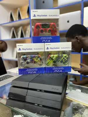 Ps4 Standard Entertainment Made Sweet, 13 Games, 2 Pads