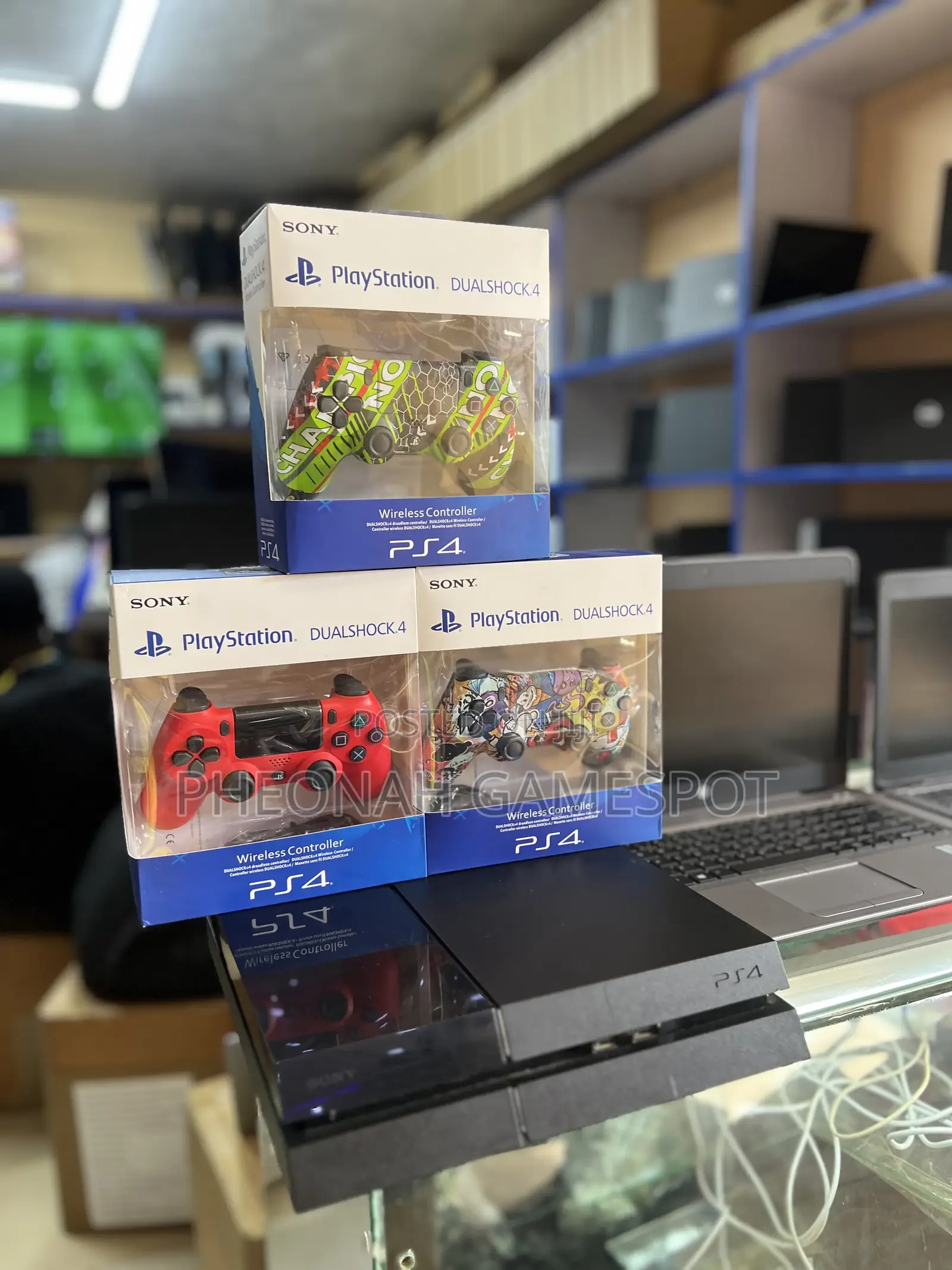Playstation 4 Standard Ready for Action, 13 Games, 2 Pads