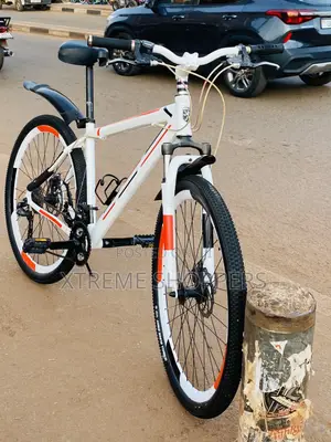 Mak /Muk/Bicycle :Opening Year /Bike /White 29”