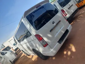 Toyota HiAce 2012 White